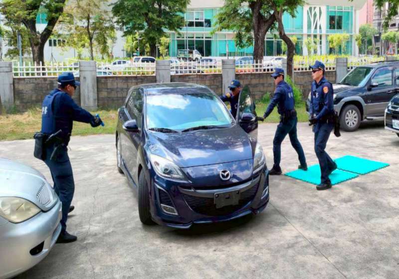 高市警局毒駕攔檢勤務安全訓練 感謝業者出借30部報廢汽車實作