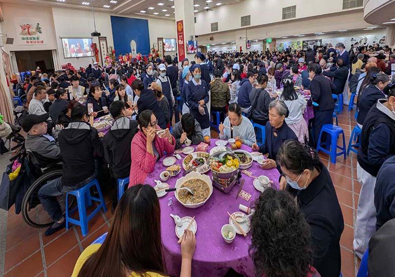 慈濟基金會高雄分會115年冬令發放暨歲末圍爐活動 高雄、鳳山靜思堂席開158 桌