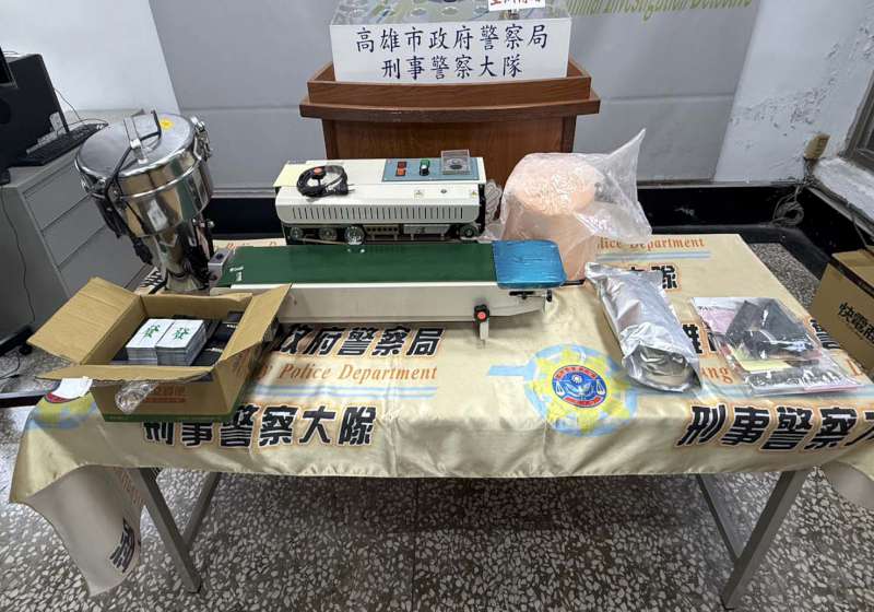 高市刑大第八隊22分隊會同新興分局 破梓官區神壇掩護毒品咖啡包交易逮主嫌