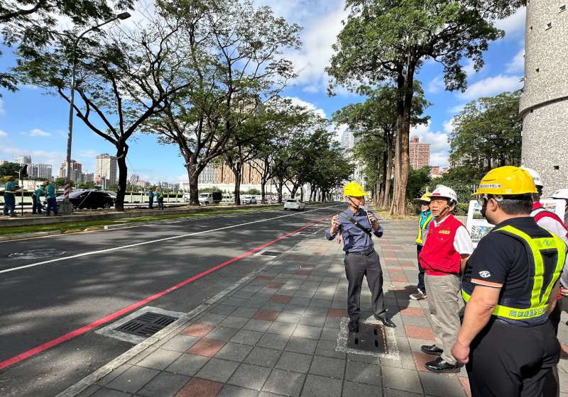 中颱薔琵來襲 高市府訪視輕軌大順路雨豆樹加固防汛整備