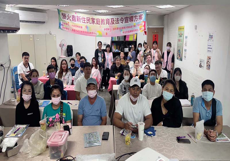 移民署高市第二服務站邀柬埔寨講師徐閤芸 實作教學分享家鄉多元文化
