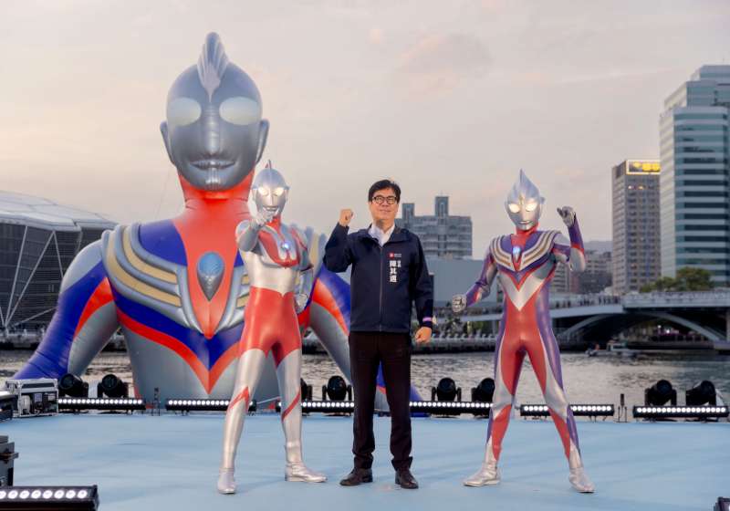 超人力霸王來了！首度降臨高雄港  2026高雄冬日遊樂園盛大開幕 海陸雙域震撼登場