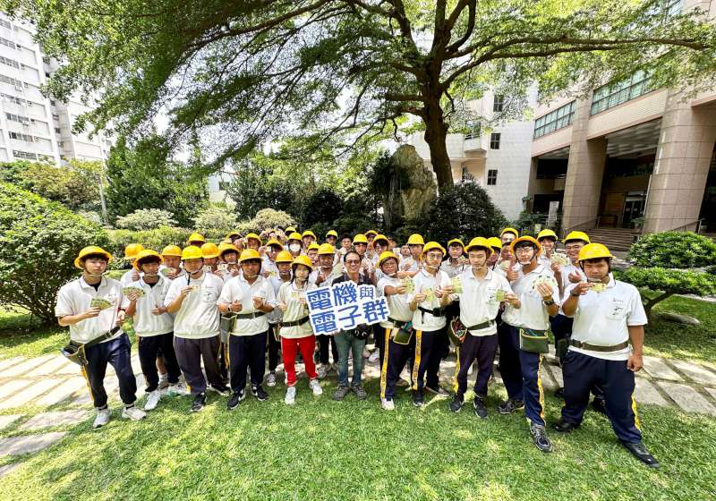 高市中山工商電機與電子群45生考取室內配線乙級證照創新高 23生錄取國立大學