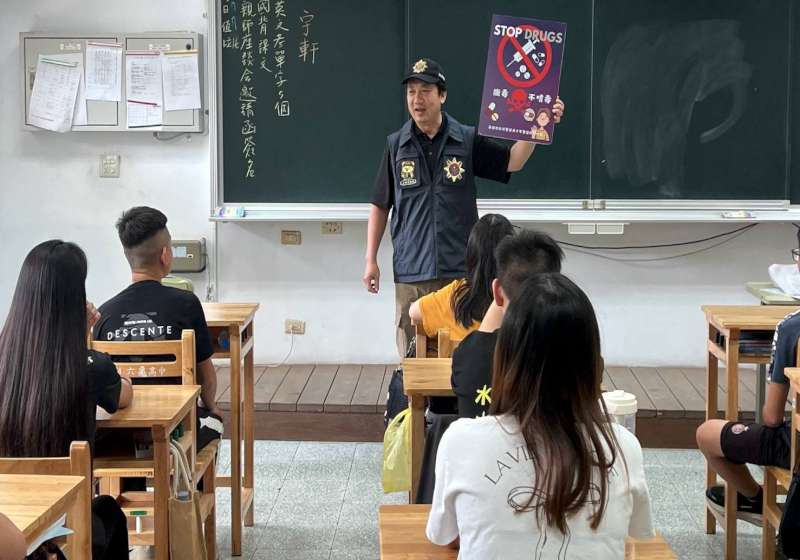 高市警局少年隊前進偏鄉國中小宣導預防犯罪27場 觸及約500名師生深耕反毒防詐