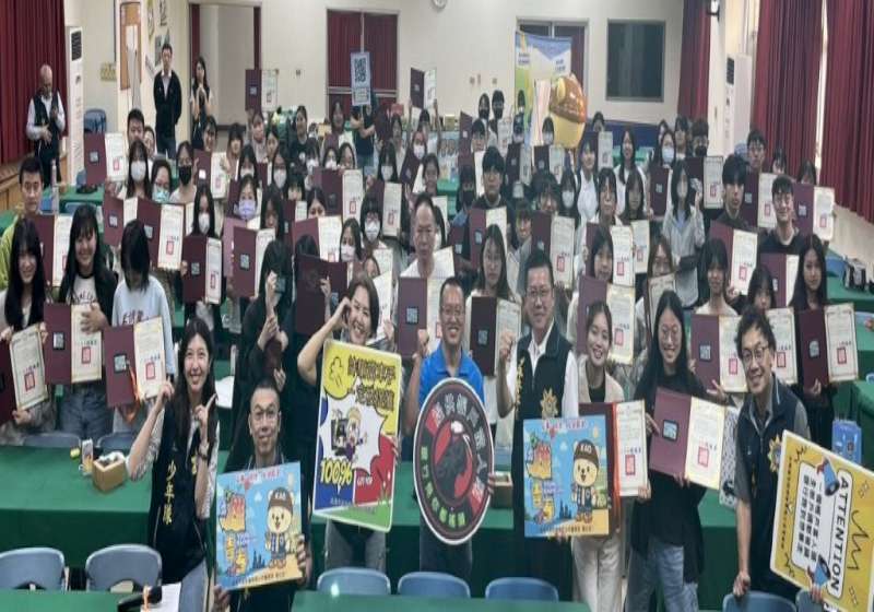高市警局少年隊前進高大實例揭密、互動問答 宣講反毒防詐等犯罪預防