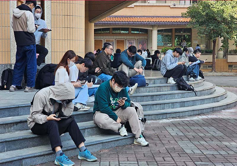 中山大學115學年度碩士班招生北高兩地筆試 電機所甲組錄取率僅1.36%門最窄