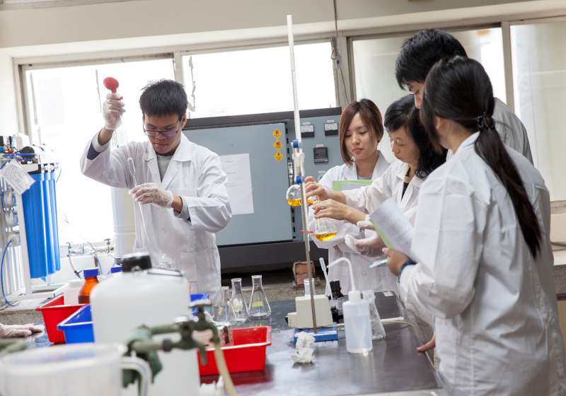 嘉藥證照實力全國稱冠 培育跨域專業人才
