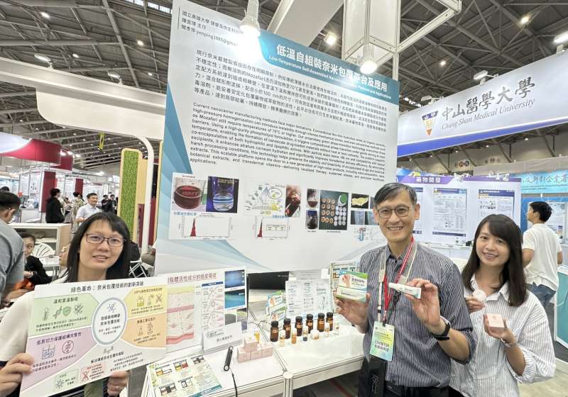 2026亞洲生技大展台北舉行 高大化材系何文福、鍾宜璋兩師生團隊秀創新技術