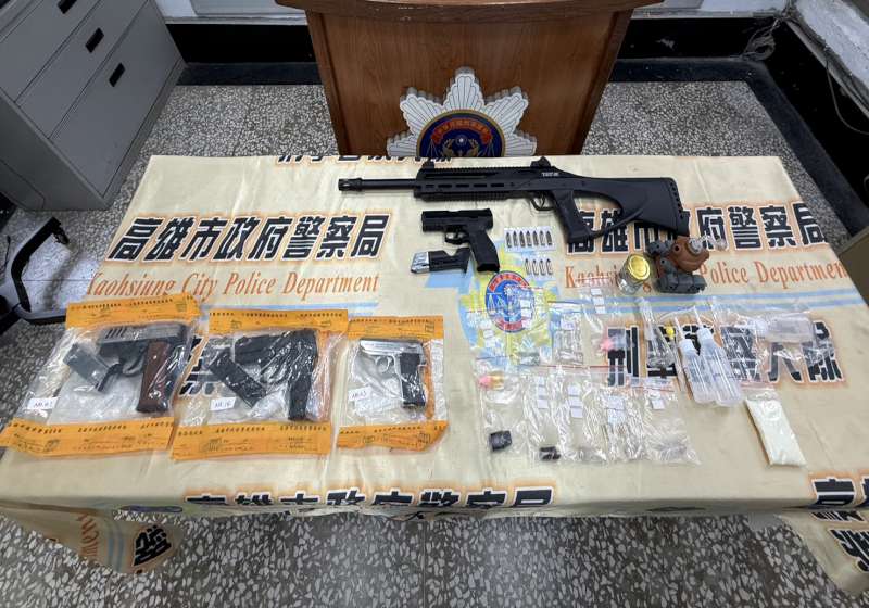 高市2男涉嫌利用汽車旅館、住處掩護販毒 高市刑大偵二隊等3單位扣證物送辦