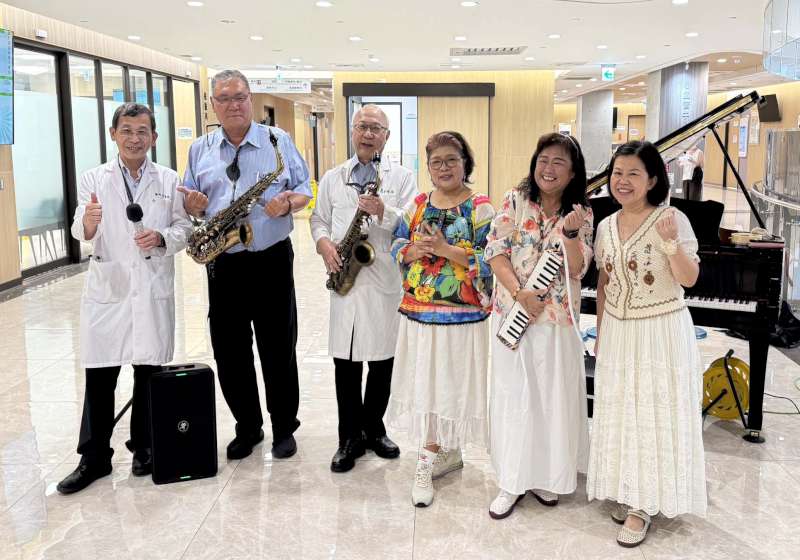 高雄秀傳紀念醫院高雄夏季音樂饗宴 醫療體系幹部同台藝人歌手療癒人心