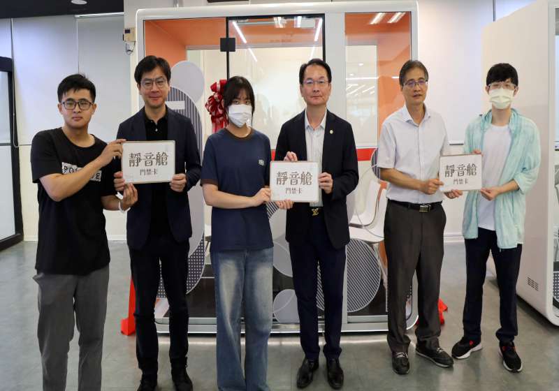 高科大建工校區圖館多元學習區完成優化 新增靜音艙啟用嘉惠教學研究會議討論