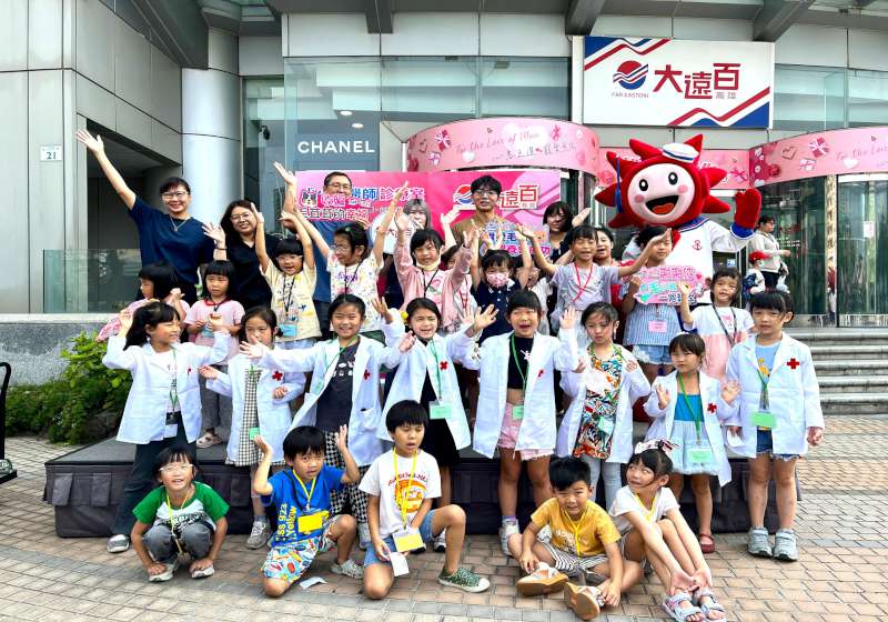 高雄大遠百攜手動保處辦認養會 親子體驗守護浪浪
