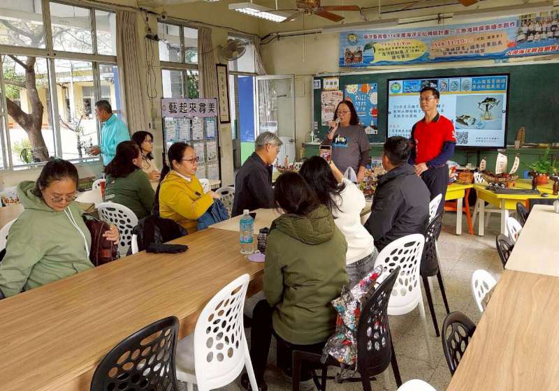 高市前鎮區前鎮國小海洋素養種子教師社群 前進屏縣東港鎮大潭國小手作乘帆船交流