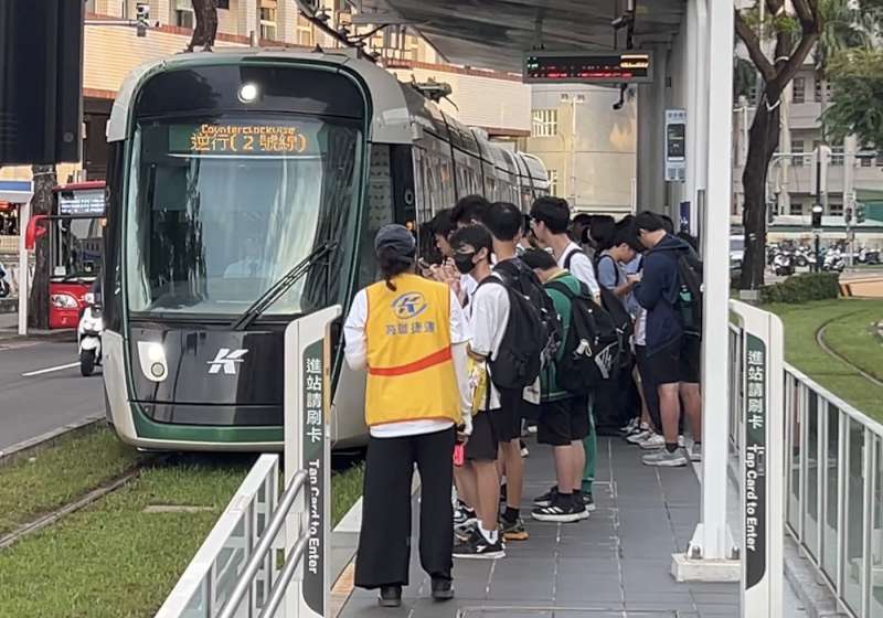 高雄輕軌115年1至8月學生通勤成長13% 續提升運能等四面向優化疏運服務
