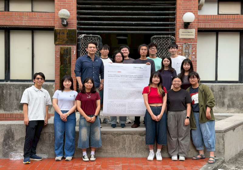 中山大學材光系葉昀昇團隊攜手臺科大開發高效儲能電池 榮登國際期刊