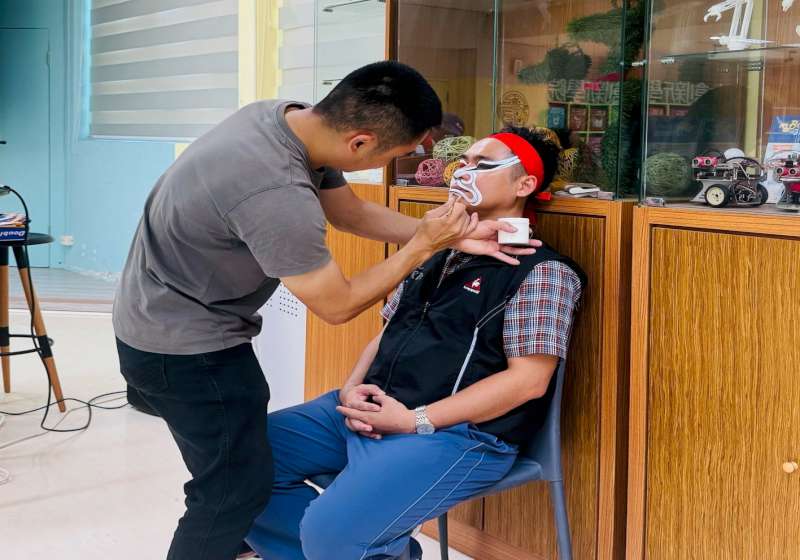 高大國際處、東語系八家將文化藝術體驗講座 台灣、日本、越南生文化巡禮實作臉譜