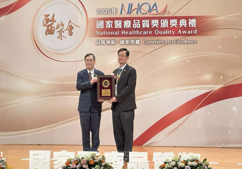 高市小港醫院獲頒近90項國家醫療品質獎肯定 續榮膺最高榮譽特優機構