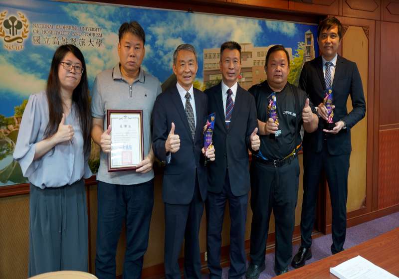 高餐大115學年度第1學期首次擴大行政會議 頒狀感謝4產學合作企業