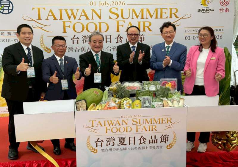 高市農業局輔導果菜合作社新品牌台灣蕉新星 前進新加坡連鎖超市台灣夏日食品節