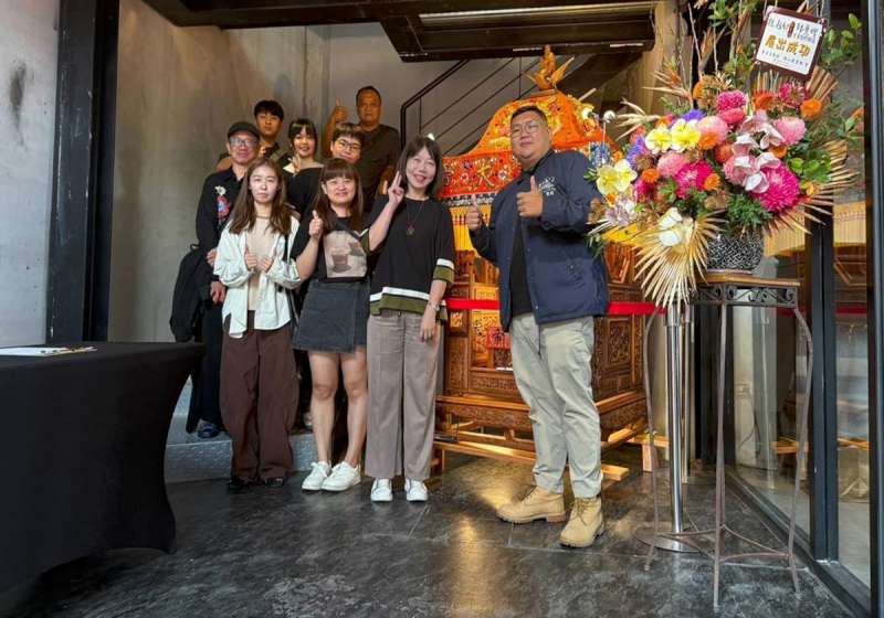 樹科大行銷系校友邱景煌「起針・盤金繡」工藝創作個展 駁二大義區C6之2倉庫邀賞