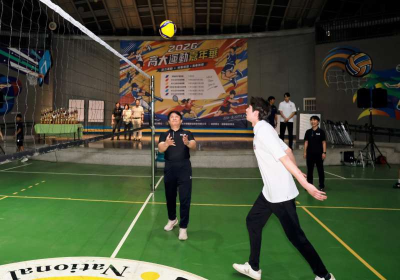高大2026運動嘉年華新生盃排球錦標賽首開打 職排選手下場切磋抽限量排球吊飾