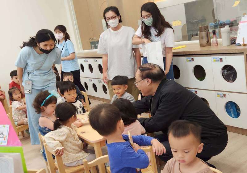 臺灣高雄港務教保中心學童獲贈音樂會門票 提前歡慶兒童節