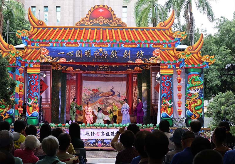 高市左營國中左營區樂齡學習中心戲劇坊前進左營國小 演繹佛法歌仔戲「果香潤心田」