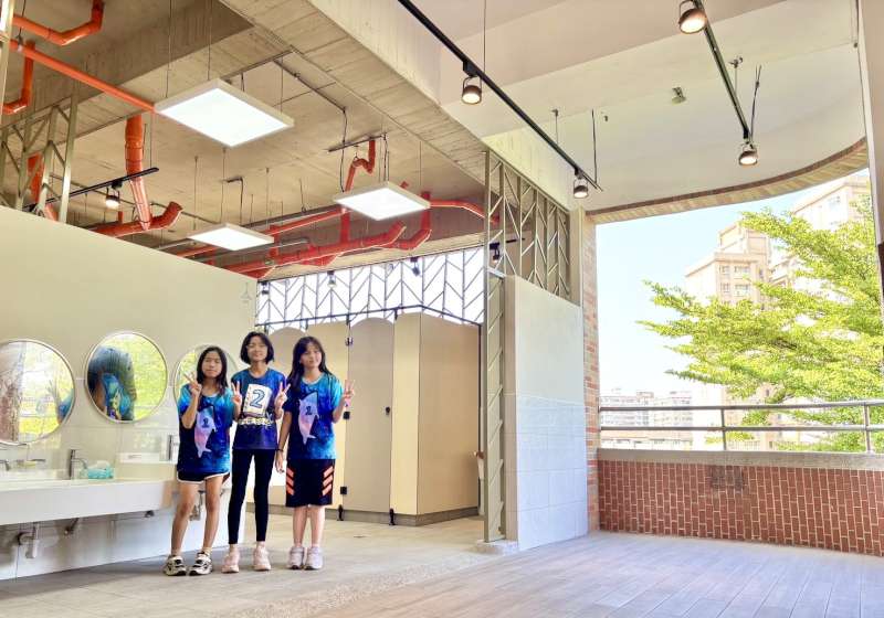 高市小港區華山國小優化聚仙樓東西側廁間 榮膺2026城市工程品質金質獎