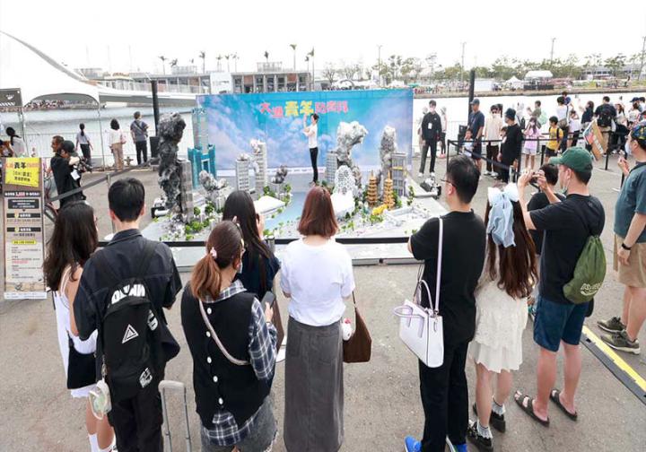 高市青年局2026 高雄冬日遊樂園壓軸活動大港青年防衛隊 2天吸逾8萬人參與