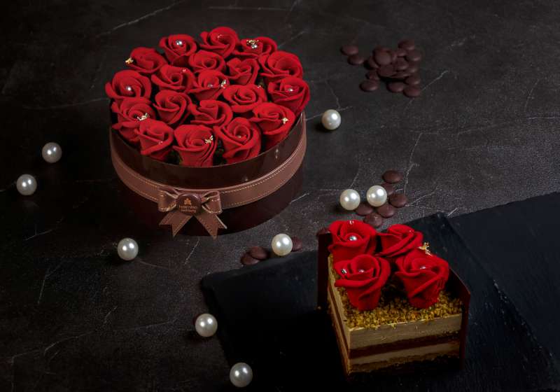 高雄日航酒店推《永生玫瑰》母親節蛋糕 以花盒造型獻上恆久心意