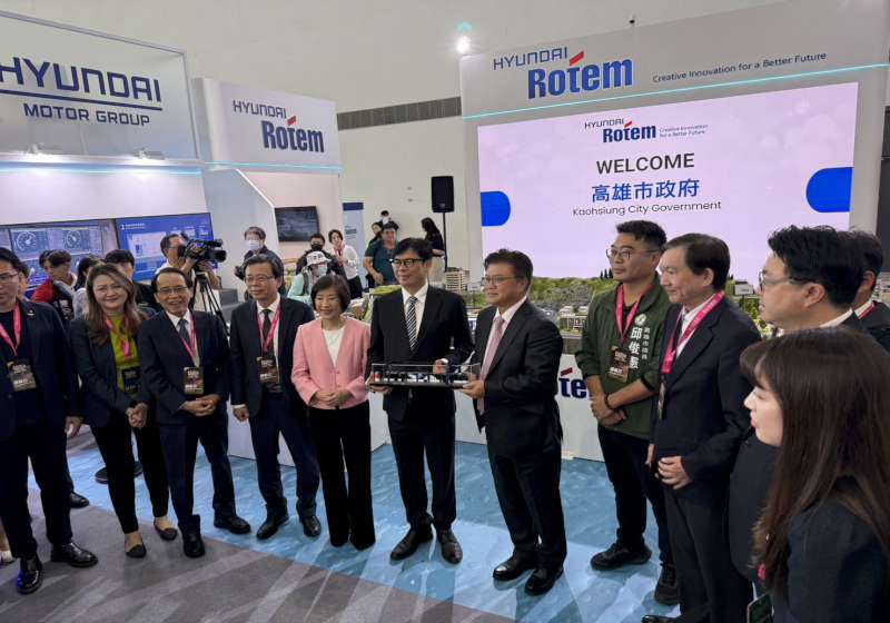 高市捷運局前進2026高雄智慧城市展 高捷岡山路竹、小港林園線模型車 