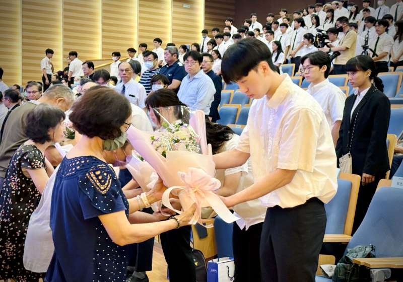 高醫大感念114學年度19名大體老師無私大愛 家屬喜捨成全