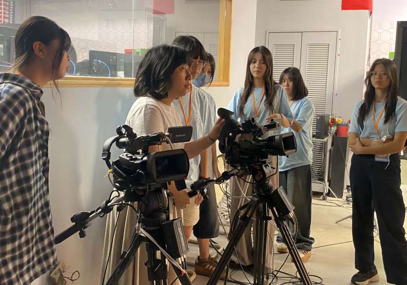 陸委會委辦115年國際及兩岸事務種子培育營 60高中學員訪北高雄知名有線電視