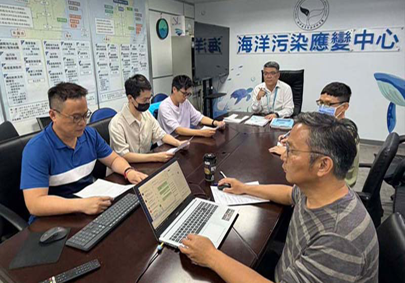 海軍反潛直升機疑人為誤觸致副油箱落海 海保署跨單位緊急會商續監控未發現油污