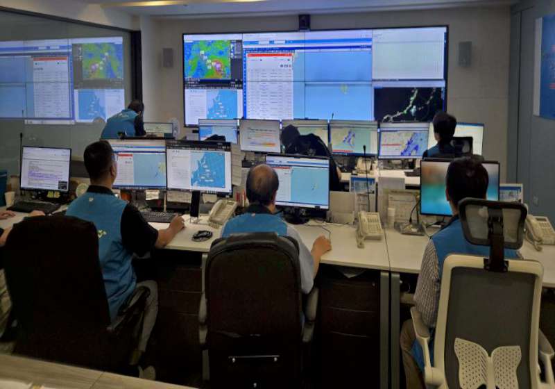 強颱巴威來勢洶洶 航港局公告12海浬淨空籲沿海船隻進港避風