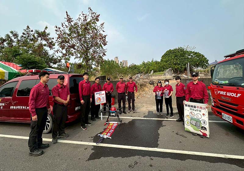 高市鳥松消防分隊人車定點巡查、無人機監控 加強宣導清墓掃墓用火安全
