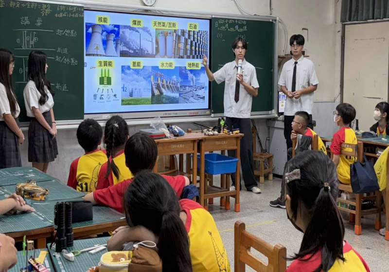高市仁武高中連2年攜手仁武國小推綠色能源實作模組 體驗認識能源轉型永續發展