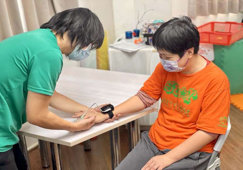 喜憨兒基金會天鵝堡照顧中心導入人工智慧照護設備 完善身障家庭支持系統