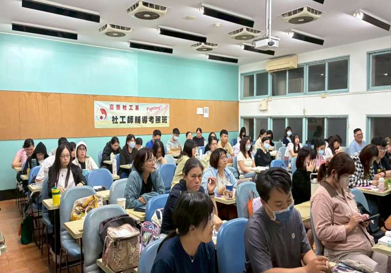 嘉藥社工師考照創佳績  54人上榜通過率54.1%