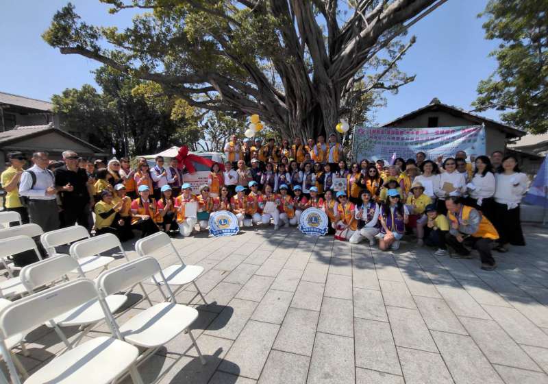 國際300E3區高市蕙新獅子會攜手2企業集資 購資材車一輛贈慈心基金會同步植樹