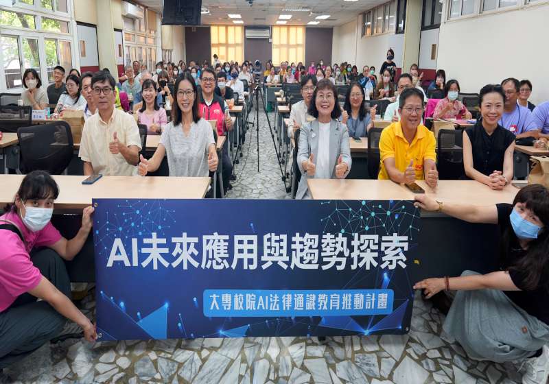 高市空大人工智慧未來應用與趨勢探索智慧醫療 衛生局副局長王小星談人本健康城市