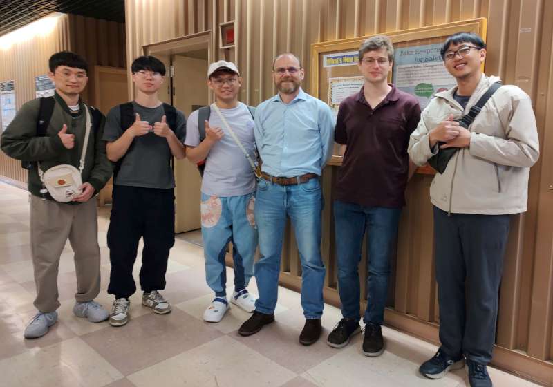 中山大學氣膠科研中心師生團隊赴美實作超快電子繞射設施 訪先進機構拓展視野