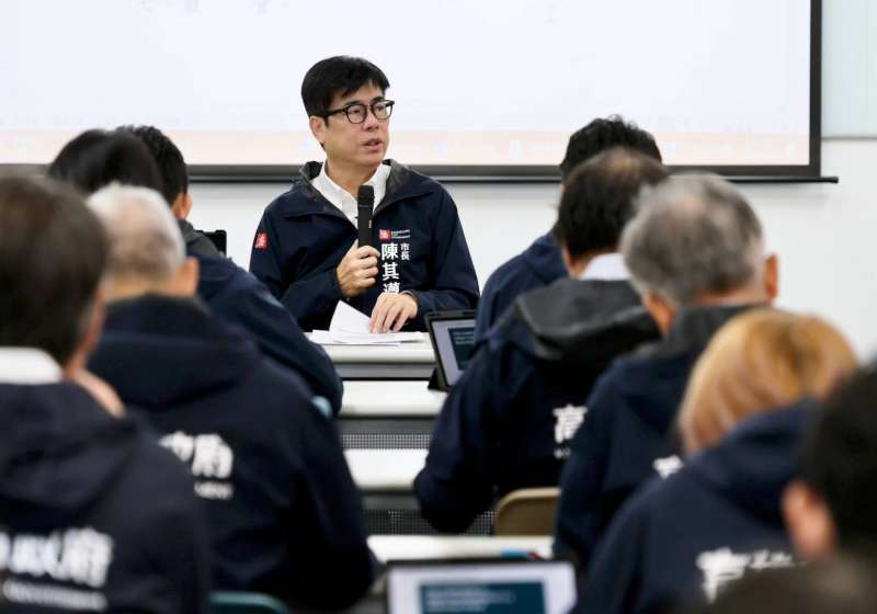 陳其邁要求市府團隊續落實防颱防汛整備 籲請市民雨後清除積水防登