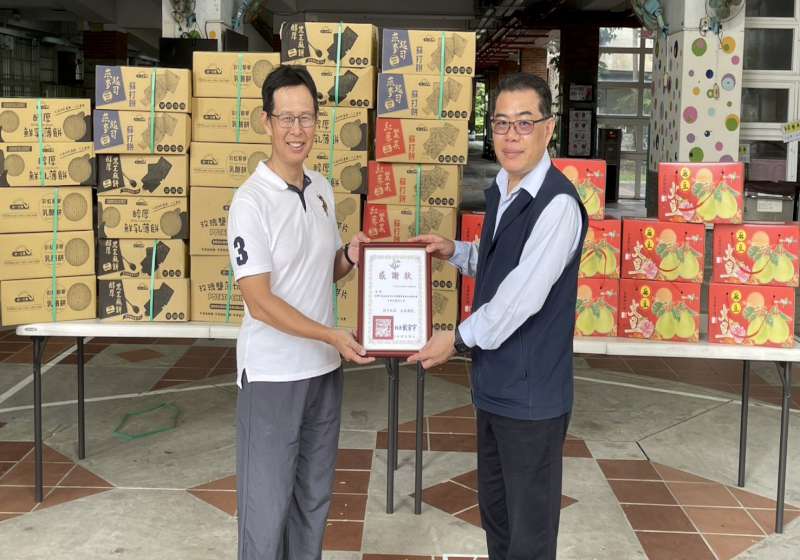 中油大林廠慰訪高雄特殊教育學校 贈物資提前祝賀中秋節