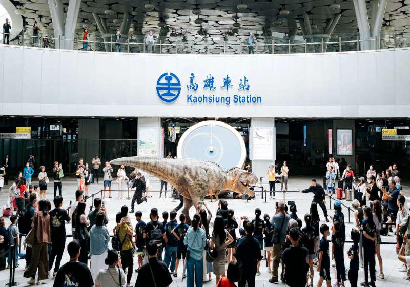 2026高雄兒童節「恐龍酷樂園」相約衛武營 日本設計團隊快閃台鐵高雄車站造勢加溫
