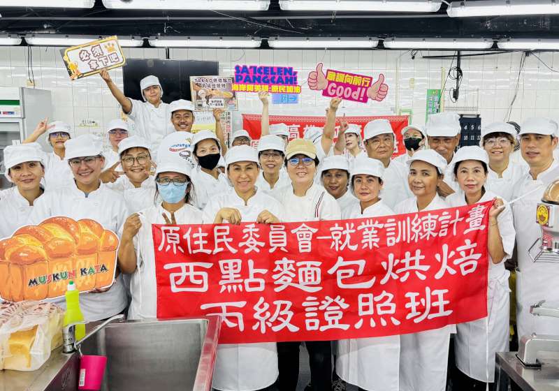 高雄原民會攜手高苑工商培訓烘焙人才 20位學員考取丙級證照