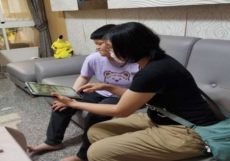 高市社會局社工到宅訪視服務 鼓勵身障朋友善用社區據點服務及課程