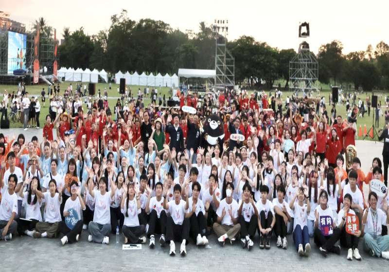 高市左營高中、大義國中、勝利國小、日本專大熊本玉名高校 前進衛武營四校聯演