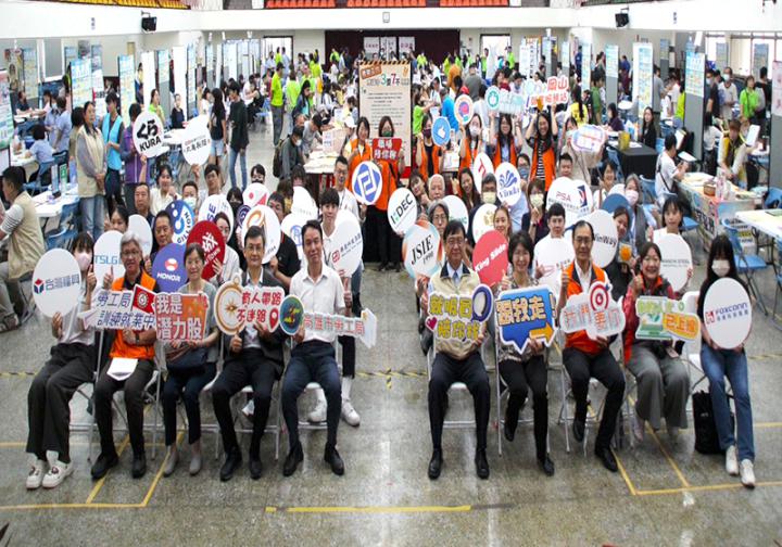 高市勞工局攜手南科管理局邀逾50家廠商 前進岡山農工徵才初步媒合率46%