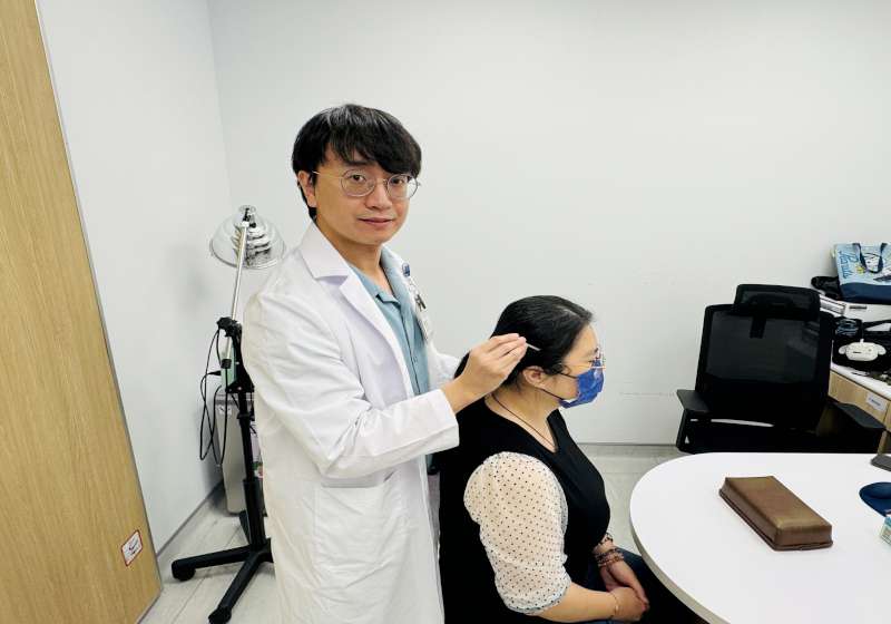 高市女罹陣發性姿勢性眩暈 高秀傳紀念醫院中醫藥飲搭配針灸改善康復 